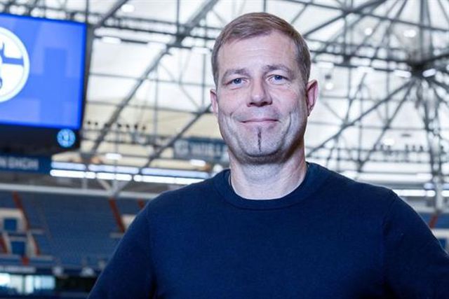 De regresso à Bundesliga, Schalke 04 contrata treinador... que 'desceu'