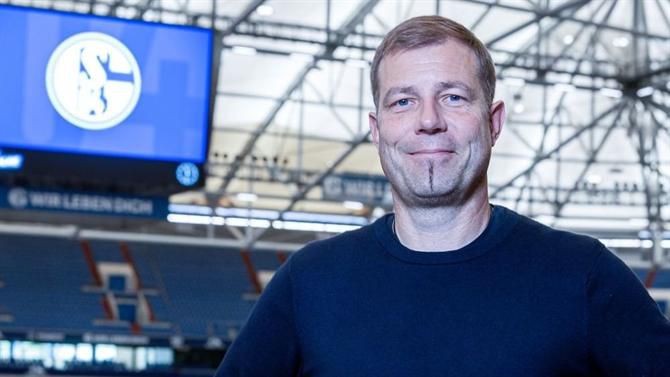 De regresso à Bundesliga, Schalke 04 contrata treinador... que 'desceu'