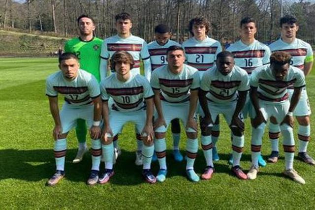 Portugal perde com Itália em jogo com quatro expulsões