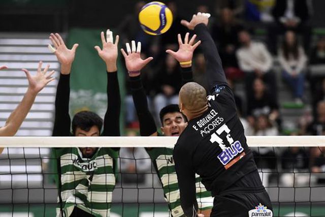 Sporting derrotado nos Açores