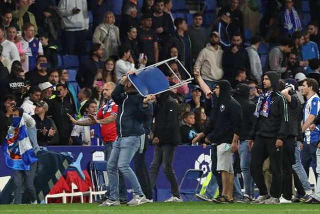 Conhecido o castigo devido à invasão de campo na festa do título do Barcelona