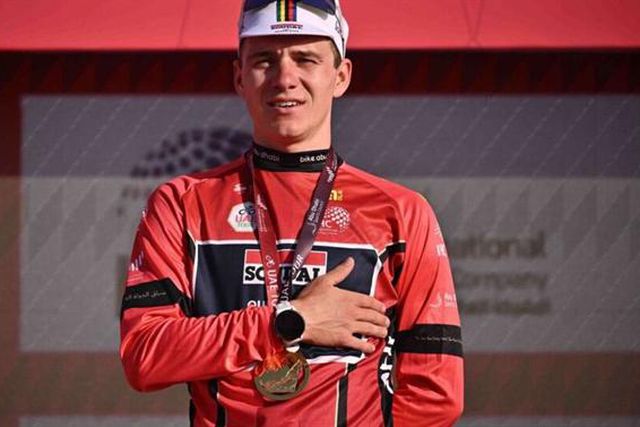 Remco Evenepoel vencedor nos Emirados