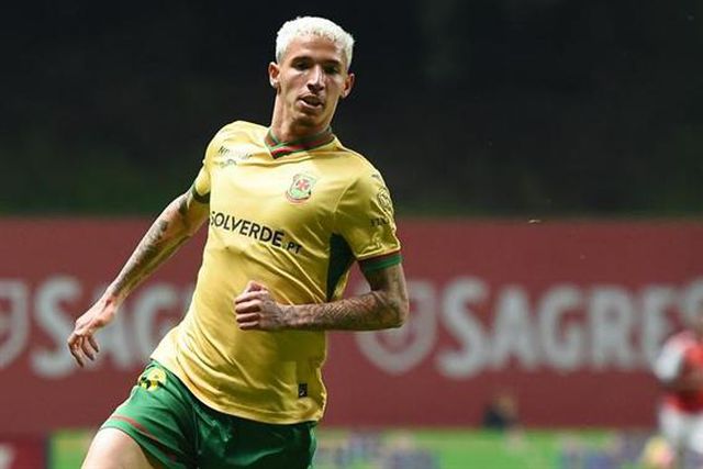 Arthur Sales é reforço para Renato Paiva no Brasil 