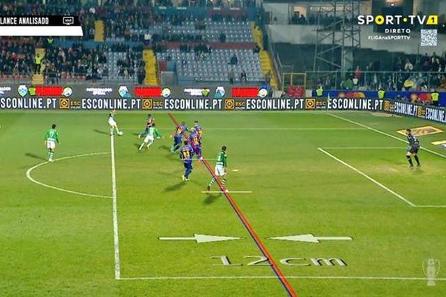 12 centímetros e o VAR tiraram o golo a Paulinho (vídeo)