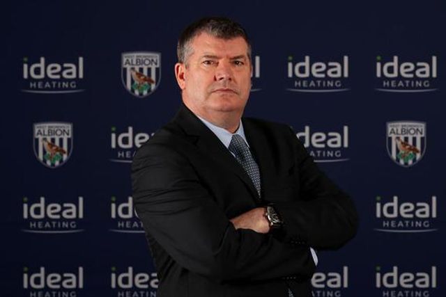 Treinador despedido e novo diretor executivo anunciado