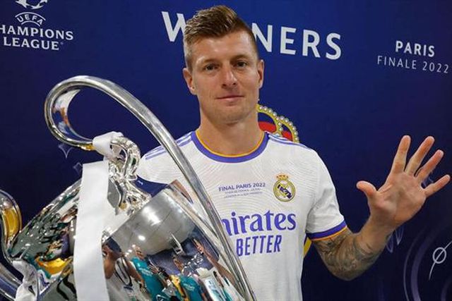 Kroos reage com ironia à escolha do Manchester City para clube do ano
