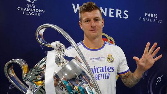 Kroos reage com ironia à escolha do Manchester City para clube do ano