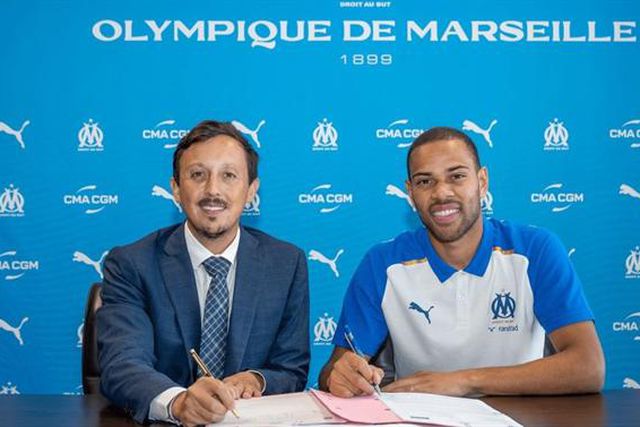 Oficial: é reforço do Marselha depois de ter sido alvo do Benfica