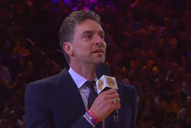 Lakers retiram camisola de Pau Gasol evocando Kobe (vídeo)