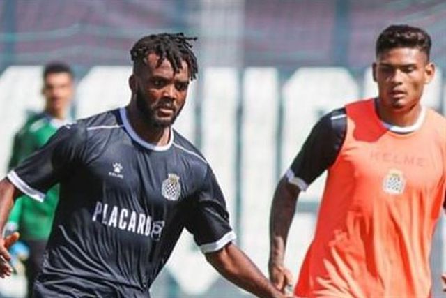 Chidozie e outras caras novas no treino