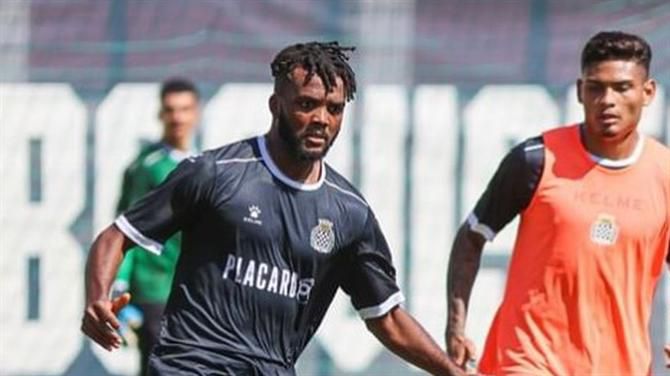 Chidozie e outras caras novas no treino