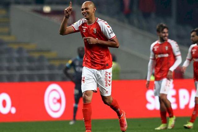 Universitatea Craiova oficializa central ex-SC Braga (vídeo)