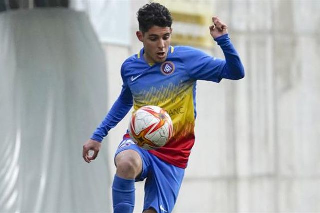 Famalicão empresta defesa mais uma época a clube de Piqué