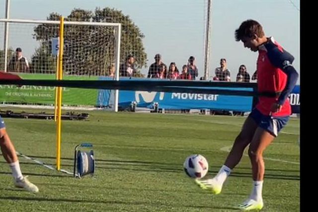 Enquanto sai e não sai, Félix mostra dotes no treino! (vídeo)
