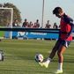 Enquanto sai e não sai, Félix mostra dotes no treino! (vídeo)
