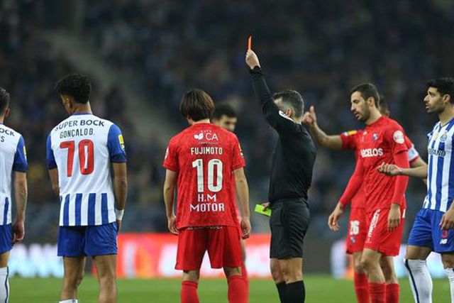 Dragões falam num «falsear da classificação» e atiram-se ao VAR do jogo do Benfica