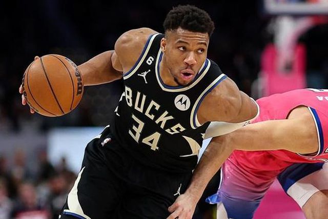 Giannis perdeu triplo-duplo que conseguiu ao falhar cesto… de propósito (vídeo)