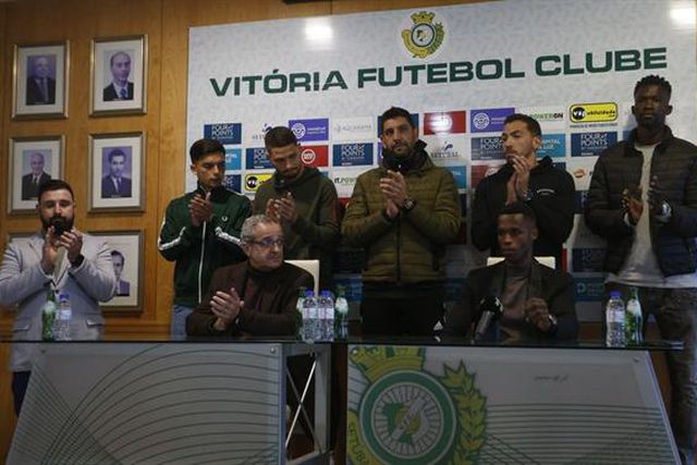 Semedo termina carreira com emoção e «a porta do Vitória aberta»