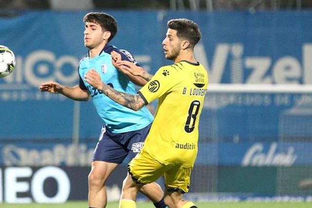 Oficial: Lacava fica mais uma época