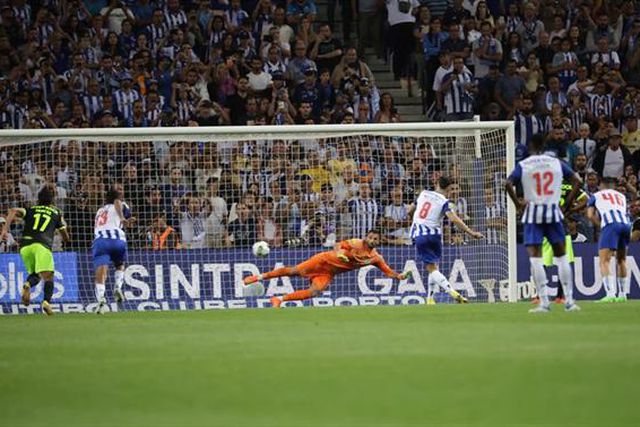 Os quatro momentos em que o Sporting esteve muito perto de marcar: poste e Diogo Costa (vídeos)