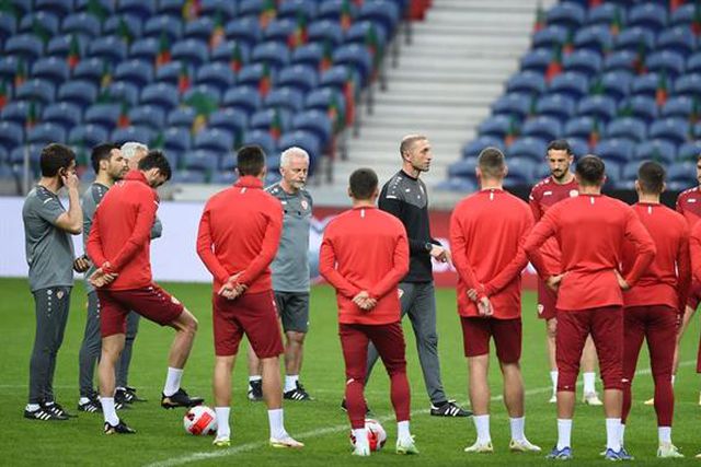 Equipa na máxima força no treino de adaptação ao Dragão