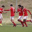 Benfica aplica nove ao Estoril e isola-se na liderança