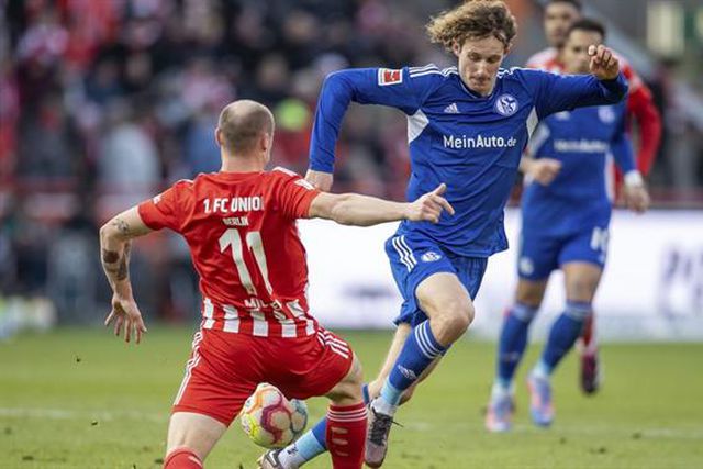 Union Berlim falha assalto à liderança