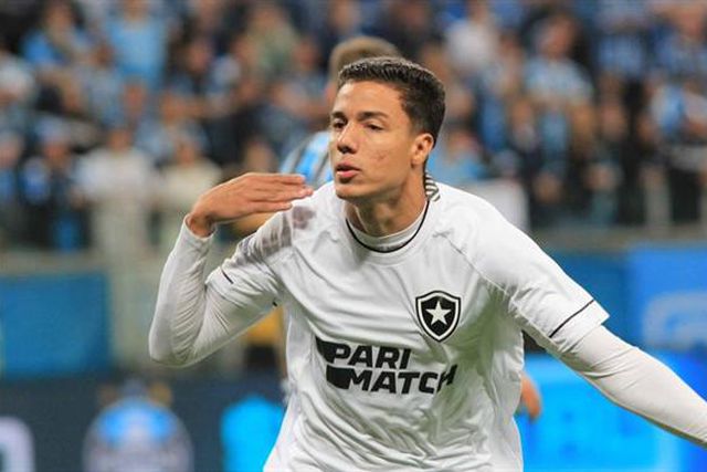 Ainda sem Lage e com Textor na bancada, Botafogo vence na Argentina