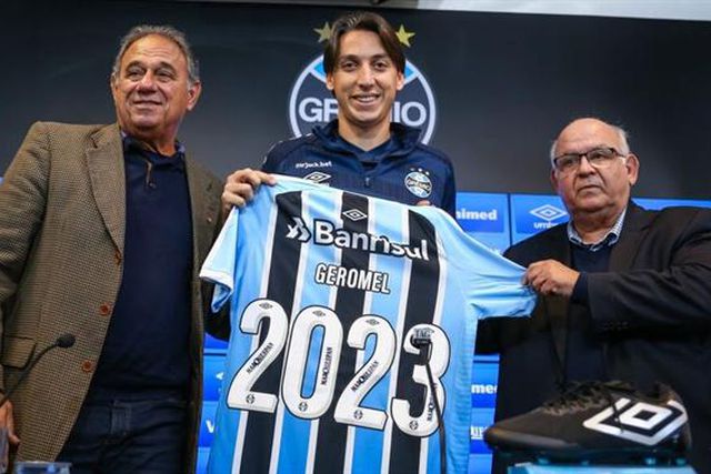 Completou 60 por cento dos jogos e renovou com o Grêmio