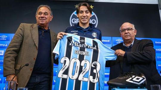 Completou 60 por cento dos jogos e renovou com o Grêmio