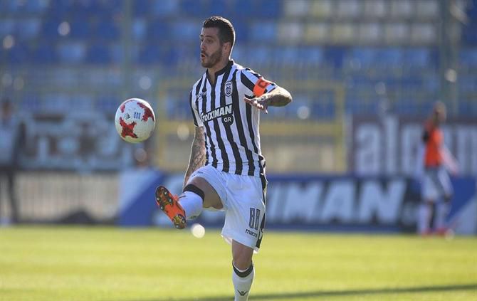 Vieirinha continua no PAOK