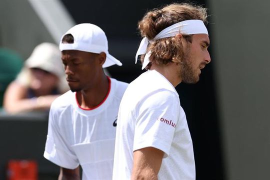 Tsitsipas eliminado pelo 43.º do mundo em Wimbledon