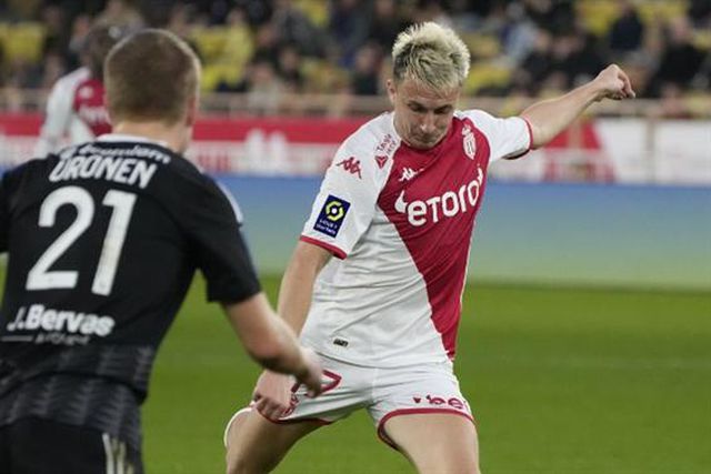 Golovin abre o marcador com tiraço (vídeo)