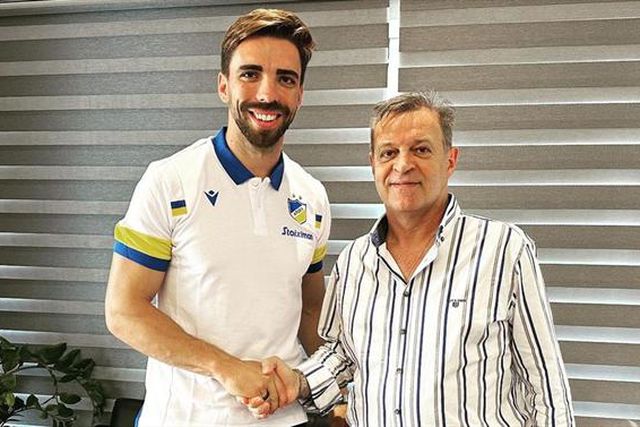 Tomané assina pelo APOEL, de Sá Pinto