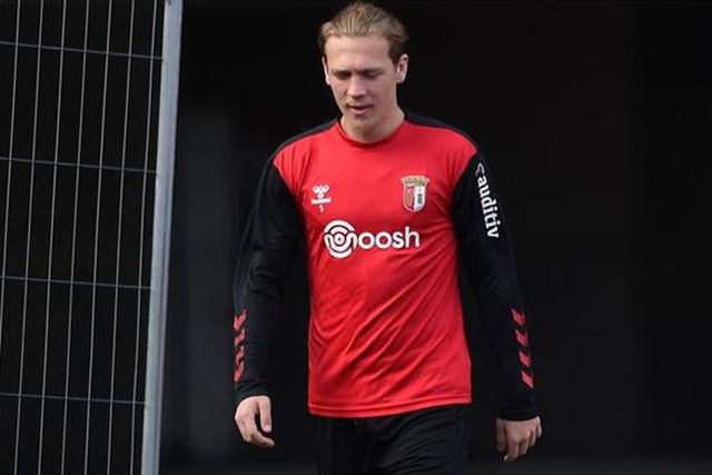 Serdar dá luta a Niakaté