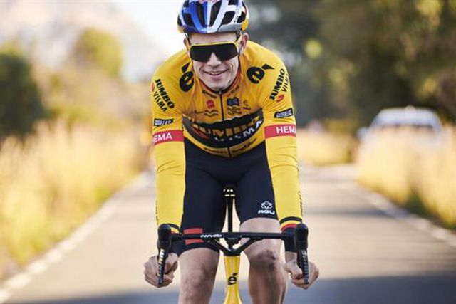 Wout Van Aert ausente da Strade Bianche