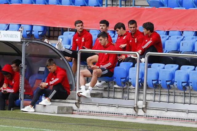 João Victor tem mesmo nova posição (para já) e há jogadores sem minutos e com vida difícil