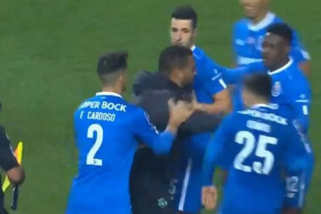 Adjunto de Amorim foi expulso após empurrar Otávio (vídeo)