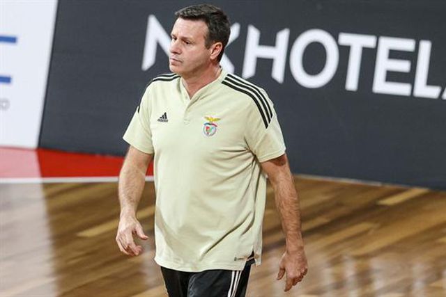 Benfica anuncia saída do treinador da equipa feminina