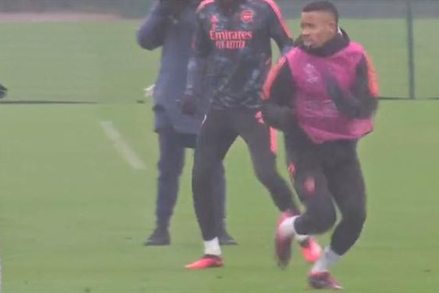 Gabriel Jesus de volta aos treinos quatro meses depois e na véspera de defrontar o Sporting