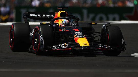 Verstappen mais rápido também no treino livre 2 em Silverstone