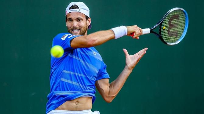 João Sousa eliminado à primeira no Chile