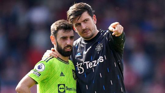 Maguire perde a braçadeira de capitão e reage!