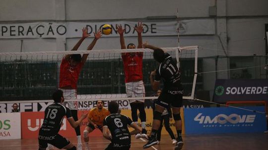 Benfica passeia em Espinho