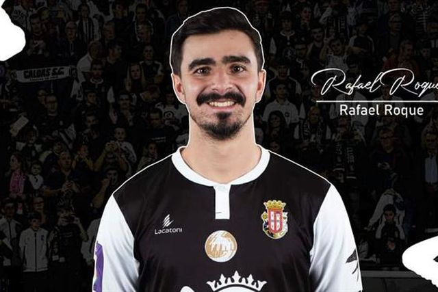 Oficial: Rafael Roque também continua... em casa
