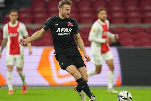 Midtsjo fez assistência de… costas (vídeo)