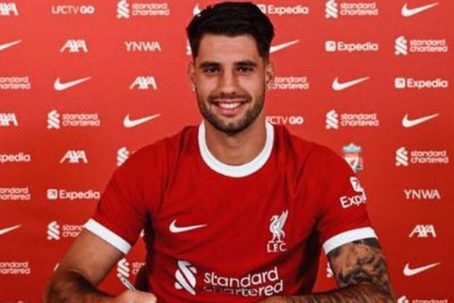 Oficial: médio húngaro para Anfield por €70M