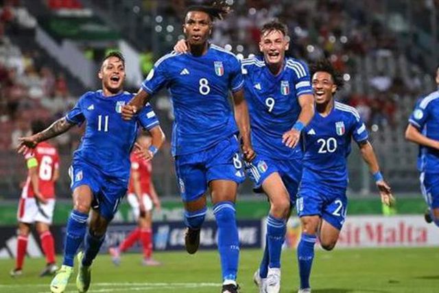 Ndour (ex-Benfica) embala Itália para goleada com três dos quatro golos de penálti