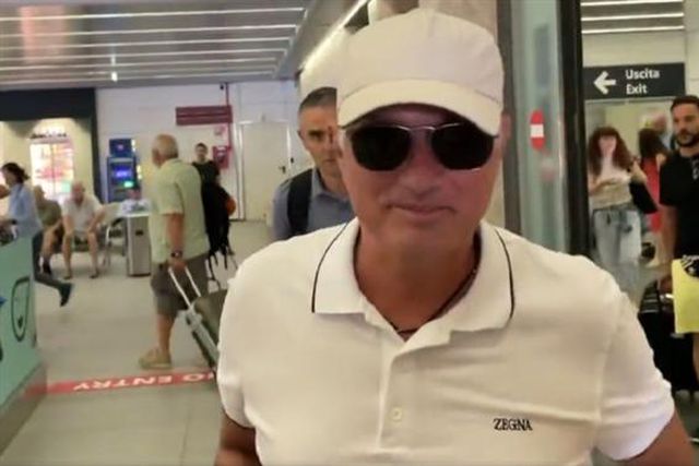 Mourinho chegou… de língua afiada: «Pelo menos não vou ter de levar com o calor de agosto!»