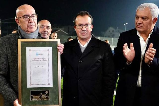 José Neves recebe medalha de ouro de Paredes